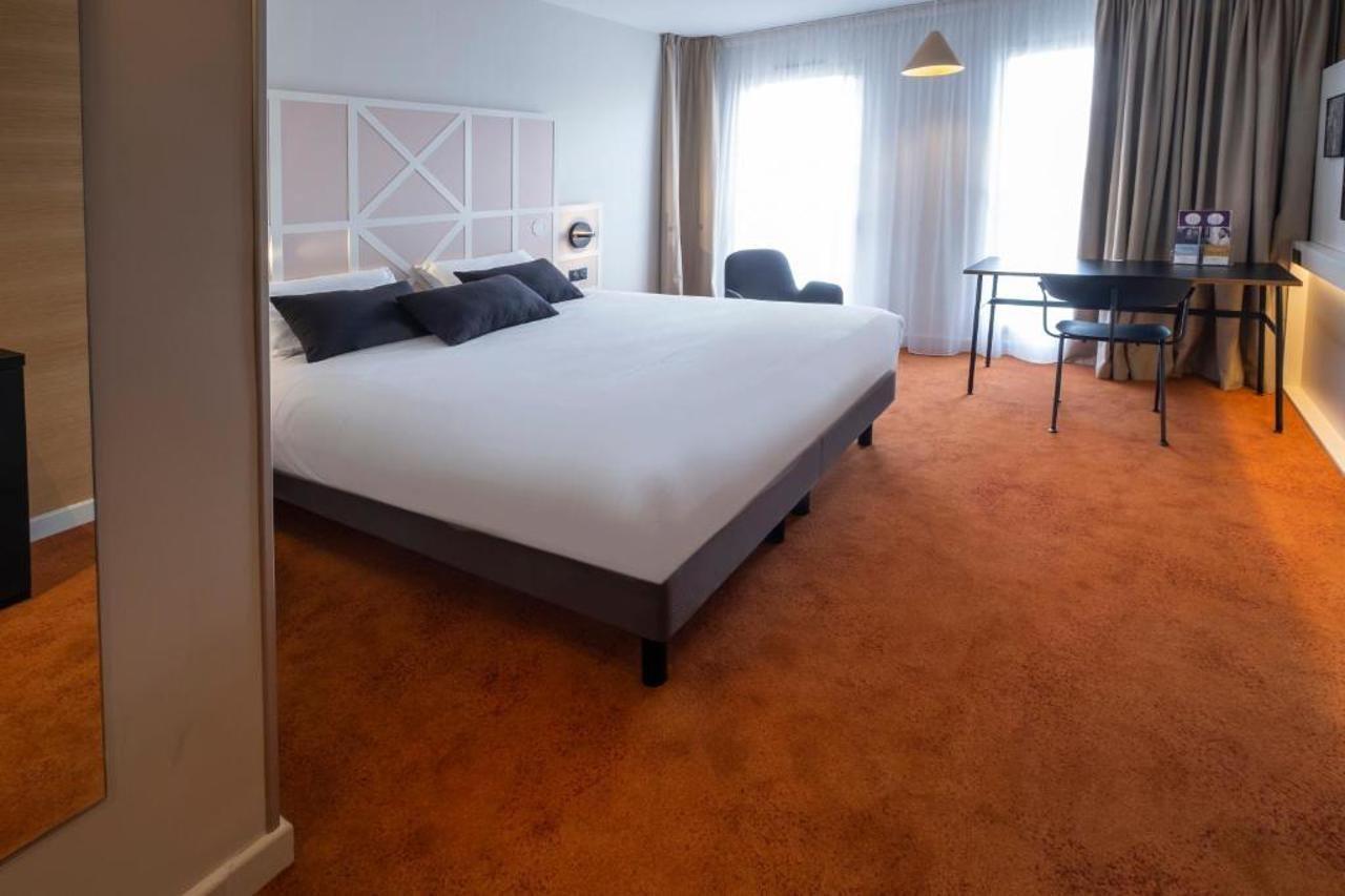 Mercure Rouen Centre Champ De Mars Exterior photo